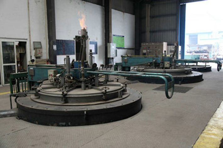 可控氣氛井式滲氮爐.jpg